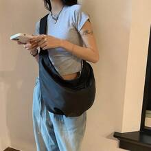 日式宽肩带女士斜挎包，新款大容量牛津布通勤背包，休闲运动百搭饺子形包