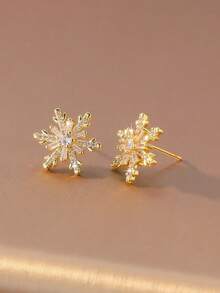 1 Pair Snowflake Rhinestone Earrings, Dual-Tone Gold & Silver Options, Minimalist Luxury, 3D Sparkling Studs, Suitable For Christmas Party, Daily Wear, Winter Earrings - Snowflake - View 4