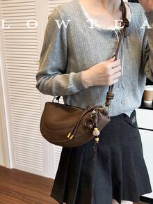 1个纯色PU皮革压花单肩包，复古时尚新月形单肩包，拉链封口，适合日常和户外使用（附赠吊坠） - 咖啡 - 查看 6