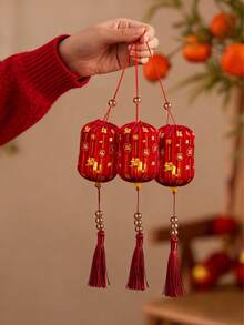 3个/5个装，高38厘米，红色中式布艺灯笼，无需用电，金色文字，适合新年装饰、家居装饰、花园装饰和婚礼装饰。新年快乐！