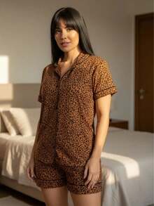 Pijama Americano Manga Curta com Gola e Short Estampado