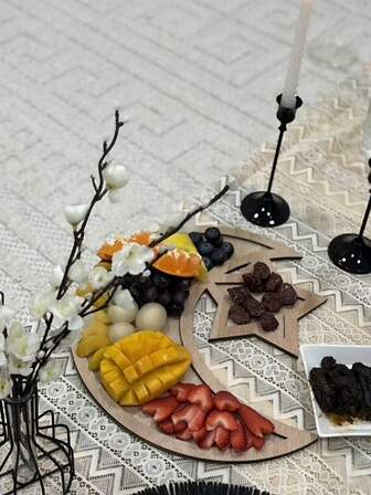 Una bandeja de alimentos con forma de estrella y luna de estilo vintage hecha de madera, una pieza decorativa hecha a mano que se puede usar como un tazón para dulces y frutas. Durable y adecuado para diversos eventos, fiestas, Pascua, Acción de Gracias, Día de la Madre y otras ocasiones. Un tazón de frutas con cielo estrellado creativo.