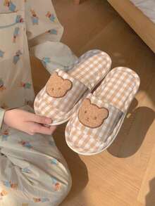XIXITIAO 1 pereche de papuci ușori și confortabili cu cap de urs în carouri drăguț, design moale și adorabil de urs, potriviți pentru uz casnic - Kaki - Vizualizare 7