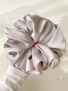 1pc White Faux Silk Large Fluffy High Elasticity Soft Smooth Texture Fashionable Casual Comfortable Wear All-Match Women's Hair Scrunchie With A Of Luxury Scrunchies Hair Ties Scrunchy Hair Ties Ponytail Accessories Elastic Band - 淺灰色 - 查看 13