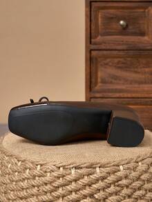 Brown Patent Two-Tone Square Toe Bow Block Heel Pumps – 5cm - Brown - View 7