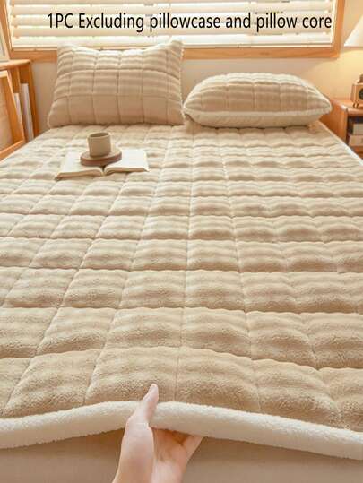 1 pieza Colchoneta de colchón acolchada de unicolor, protector de colchón suave y cómodo de piel de conejo, colchoneta de cama minimalista, alfombra de piso, diseño de banda elástica de 4 esquinas, adecuado para camas individuales/dobles/queen, hoteles, campamentos, también para colchones de resorte, plegable, fácil de cuidar, uso en todas las estaciones