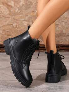 Botas de motocicleta de moda para mujer, botas de tobillo o botas de montar, botas cortas cómodas para actividades al aire libre, con cordones delanteros, el tamaño es pequeño 1 talla - Negro - Ver 2