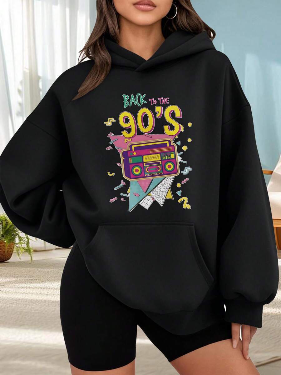 Fashionable Outdoor Hooded Sweater For Women. Black Hoodie With Retro Radio Print And "Back To The 90s" Text. Ideal For Everyday Wear, Parties, And The Fall/Winter Season. Perfect For Dates, Holiday Gifts, And More. The Best Choice For A Date Night. - 黑色 - 查看 1