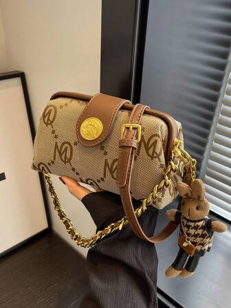 Fashionable New Women's Square Handbag With Printed Patterns, Featuring Distinctive Shoulder Straps And Pendant Decorations, And Adjustable Long Shoulder Straps. Very Suitable For Various Occasions Such As Daily Shopping, Commuting, And Vacation.