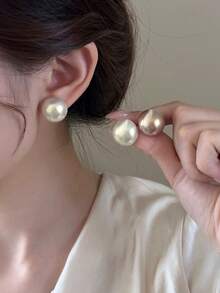 3 Pairs 0.66 Inch Retro Minimalist Semi-Circle Faux Pearl Stud Earrings, Unique Design Earring Set, Suitable For Women's Daily And Holiday Wear