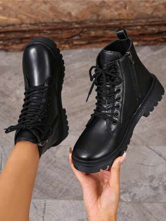 Botas de motocicleta de moda para mujer, botas de tobillo o botas de montar, botas cortas cómodas para actividades al aire libre, con cordones delanteros, el tamaño es pequeño 1 talla