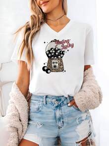 Feeling Lucky V-Neck Shirt, 8 Ball V-Neck Tee, Aesthetic Shirt, Lucky Shirt, Feeling Lucky Cherry 8 Ball Graphic Tee, Graphic Tees, Womens Tops, Halloween Costumes For Women, Comfortable Casual Summer Wear - V領-白色 - 查看 1