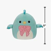 Squishmallows Original Boneca de Pelúcia Dolores Galinha de 5 Polegadas com Laço, Ultra Macia, Para Crianças, Meninos, Meninas - Dolores - Visão 7