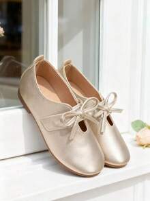 Little Girl's Bow-Detailed Lace-Up Flats – Smooth Metallic Finish & Soft Sole Design Perfect For Daily Wear, School Events, Birthday Parties, Dance Practices, And Festive Occasions Including Christmas Celebrations, New Year's Gatherings, And Holiday Family Outings – Elegant & Comfortable Footwear For All-Day Play And Special Celebrations - 金色 - 查看 2