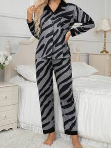 女士休闲睡衣套装，包括翻领开衫和印花长裤，舒适优雅，适合春秋季居家穿着。 - 彩色 - 查看 4