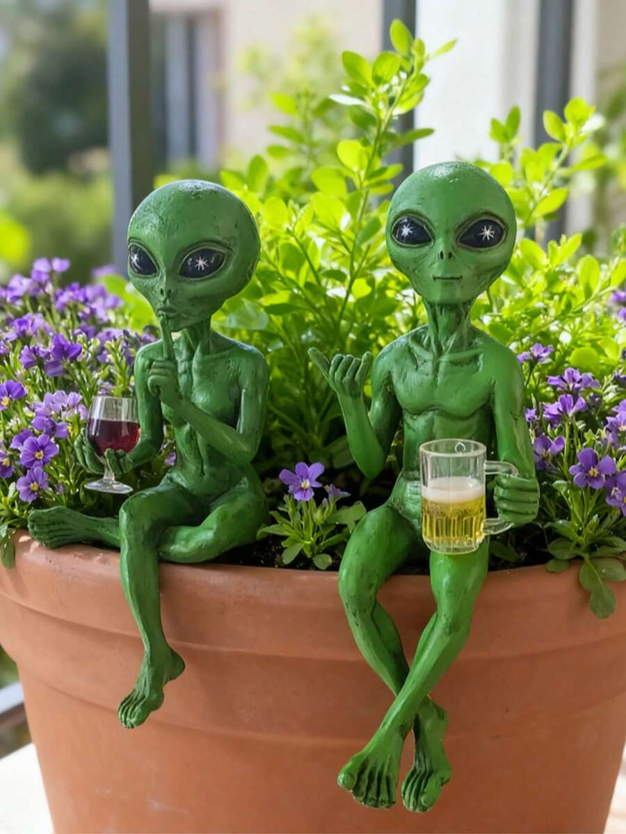 1pc Alien Resin Ornaments, Alien Ufo Outdoor Dwarf Garden Statue Ornaments Decoration, Outdoor Holiday Decor, Summer Theme Supplies, Home Garden Decoration, Yard Decoration, Yard Supplies