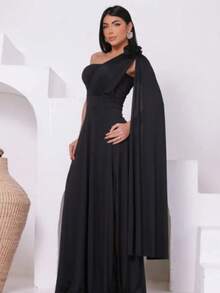 Women's Long Party Dress, One Shoulder, Draped With Slit – Elegant Fluit Fabric For Bridesmaids, Weddings, And Graduations – One Size Fits All. Elegant Asymmetrical Party Dress For Weddings. - 黑色 - 查看 3