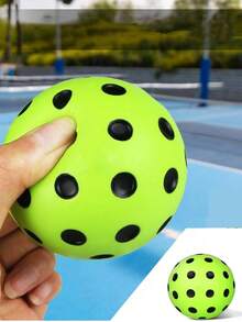 4个装静音壁球，室内外均可使用。每套包含40个软质壁球，具有降噪功能。球体表面采用柔软泡沫材质，并带有模拟凹槽。适合室内外练习。低噪音室内壁球，静音且富有弹性。