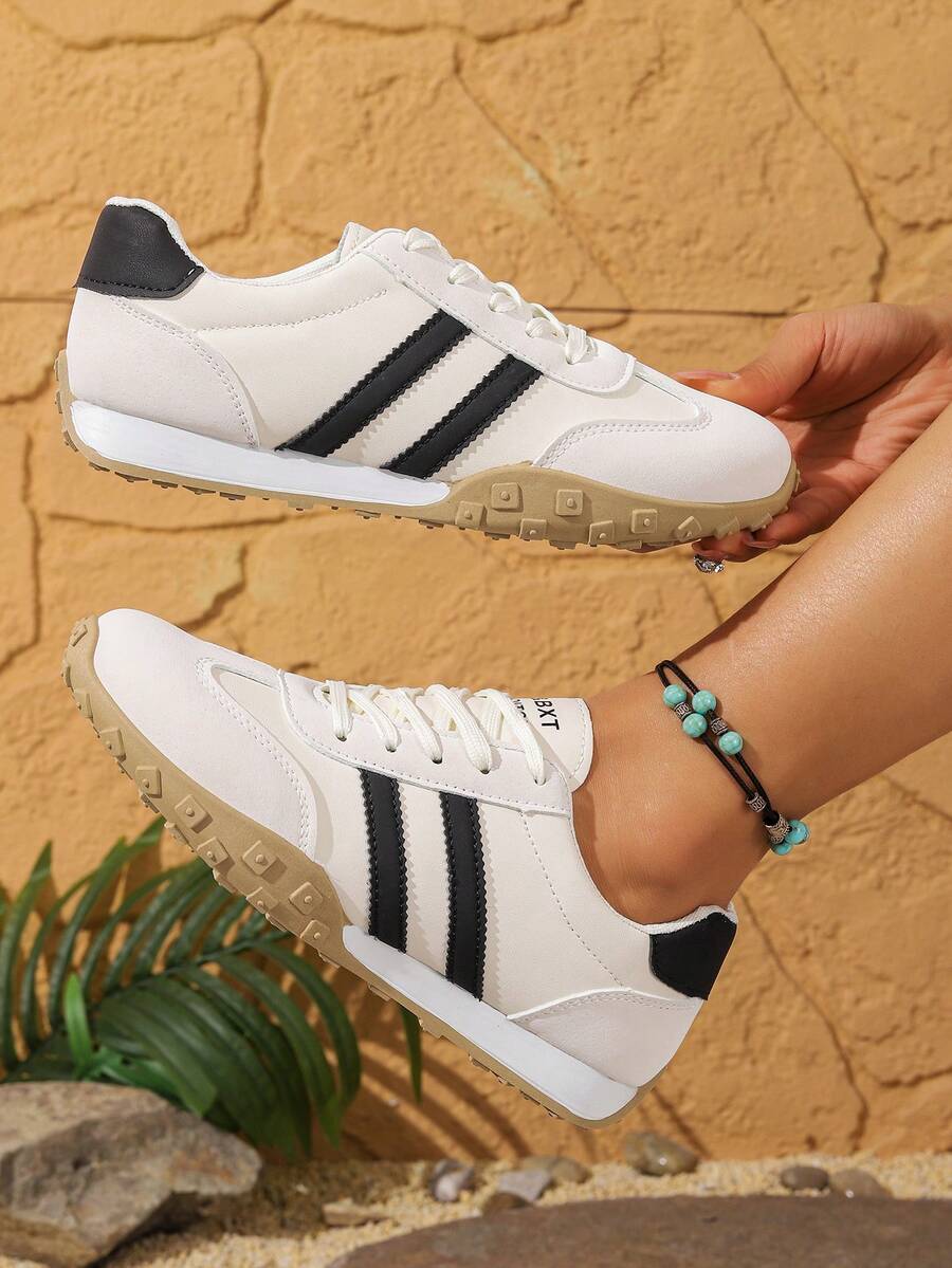 Giày thể thao nữ cổ thấp buộc dây kẻ sọc phong cách retro - Giày casual kiểu vintage, kẻ sọc đỏ/đen/be, phần trên mềm mại thoáng khí, đế bền chắc chống trượt, thiết kế đa năng dễ phối với quần jeans, váy, quần short và chân váy. - Đen và trắng - Xem 1