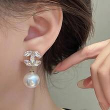 1对时尚珍珠锆石耳环，法式字母耳钉，高端婚礼、礼品、日常佩戴