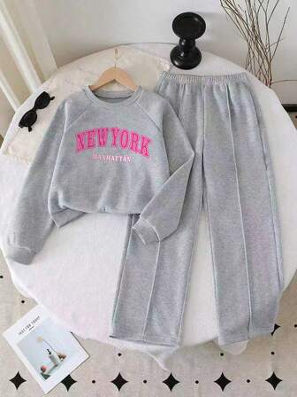 Conjunto informal de sudadera con cuello redondo y mangas raglán con estampado de letras y pantalones de pierna ancha para niña