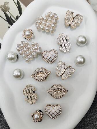 16pcs Crystal Lip Shoe Charms, ABS Dollar Decor, DIY Luxury Beads Brooch Accessories For Women Sandals, Garden Shoes, Beach Bags, Bubble Slippers, Christmas, Halloween, Birthday Party Gifts (Shoes Not Included)