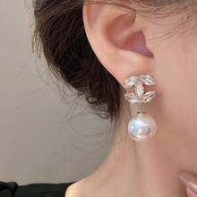 1对时尚珍珠锆石耳环，法式字母耳钉，高端婚礼、礼品、日常佩戴