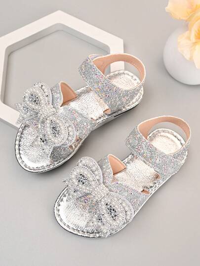 1 Pair Kids' Sandals, Silver Glitter Upper, Pearl Bow Design Flat Cute Sandals, Princess Vibe, Versatile For Daily Wear, Suitable For Summer