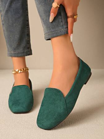 2025 Höst Damskor med fyrkantig tå och mjuk botten, slip-on-skor, moderiktiga och mångsidiga loafers, retro amerikanska vardagsskor, eleganta kontorsskor i svart, brunt, mocka, Mary Jane-skor för utomhusbruk, formella tillfällen, andningsbar lapptäcksdesign, lämplig för vardag, strand, fest, pendling, alla årstider