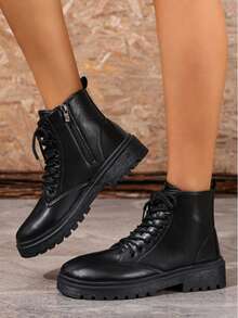 Botas de motocicleta de moda para mujer, botas de tobillo o botas de montar, botas cortas cómodas para actividades al aire libre, con cordones delanteros, el tamaño es pequeño 1 talla - Negro - Ver 5