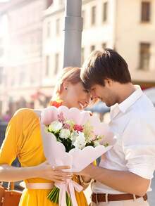 10张情人节花瓣形花束包装纸，粉色防水花束包装纸，适用于花店用品、DIY手工、礼品包装、婚礼、生日礼物、情人节、特殊场合花束、花束配件