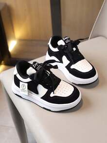 1双儿童秋季新款时尚百搭防滑休闲运动鞋，适合大童