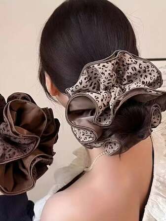 大号豹纹花朵发圈 - 优雅复古风格，荷叶边设计，耐用涤纶材质，适合长发，是秋冬季、圣诞节和特殊场合的完美之选。