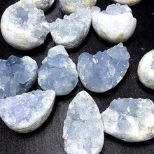 Cristal de Rocha Tem Rachaduras Naturais, Não Danos. Pedra de Cristal Celestita Druzy, Artesanato de Cristal DIY, Decoração Doméstica, Adiciona uma Atmosfera Distinta à Sua Casa, Presente de Aniversário - Azul e Branco - Visão 6