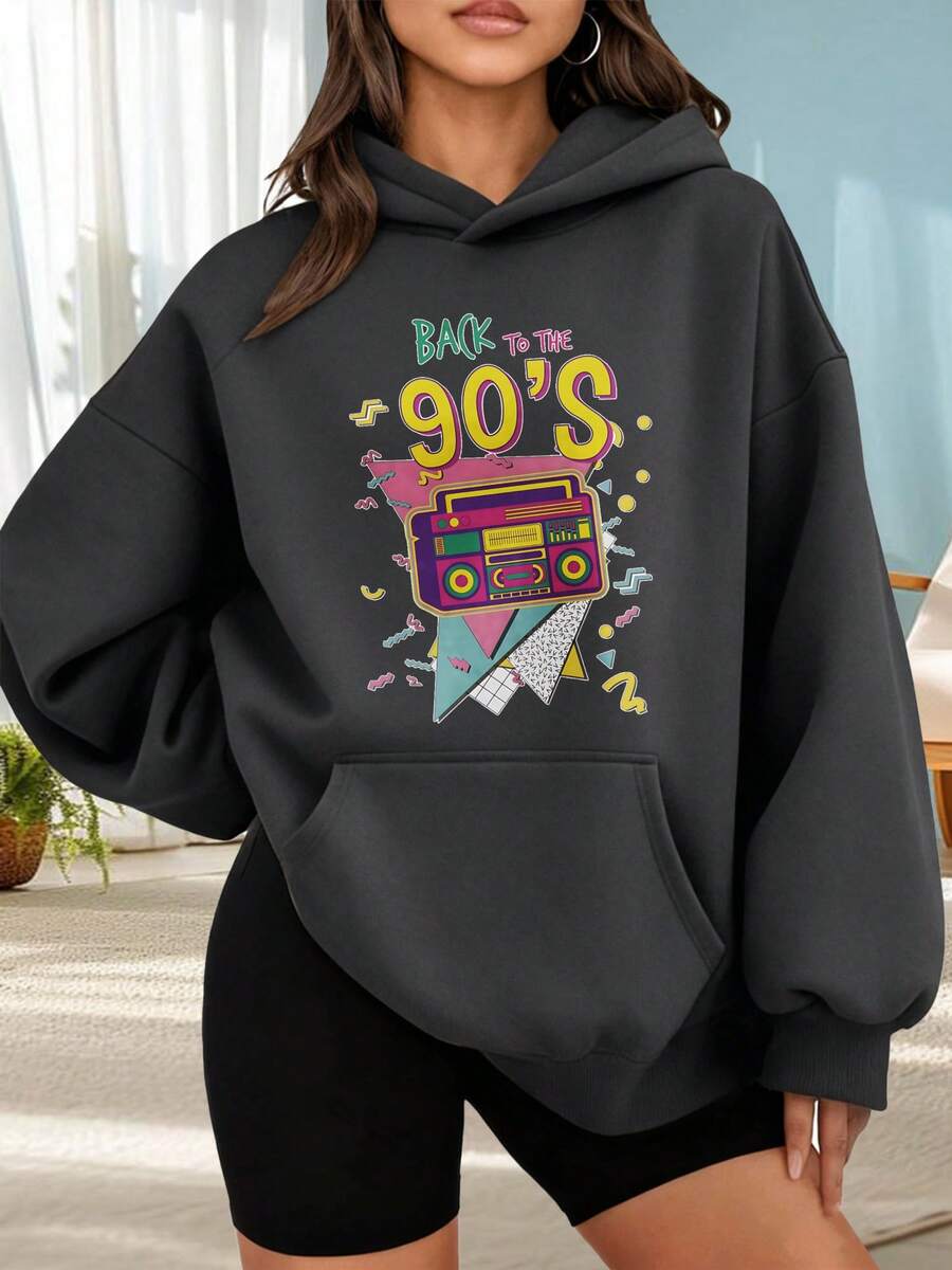 Fashionable Outdoor Hooded Sweater For Women. Black Hoodie With Retro Radio Print And "Back To The 90s" Text. Ideal For Everyday Wear, Parties, And The Fall/Winter Season. Perfect For Dates, Outings, And Holiday Gifts. The Best Choice For A Date Night. - 深灰色 - 查看 1