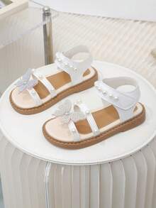 1 Pair White Children's Thick-Soled Sandals, White PU Straps With Crystal & Pearl Butterfly Decor, Design, Round Toe, Non-Slip, Fashionable & Cute, Suitable For Girls Aged 3-15 For Indoor, Outdoor, Daily, Beach, Spring/Summer