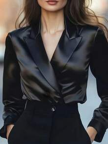 这款优雅的缎面纯色纽扣衬衫适合任何场合，从专业的商务场合到精致的晚装。 - 黑色 - 查看 1