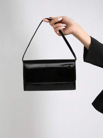 Questa elegante e discreta frizione in pelle verniciata di colore unito è leggera e portatile, adatta per adolescenti, donne, studenti universitari, giovani professionisti e impiegati. È una scelta ideale per l'ufficio, il campus, il lavoro, gli affari, gli spostamenti, le attività all'aperto, i viaggi, i picnic, le feste, i matrimoni, le cerimonie e le cene formali.