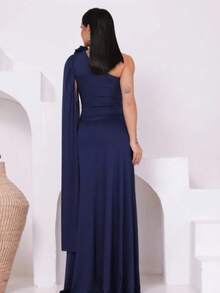 Women's Long Party Dress, One Shoulder, Draped With Slit – Elegant Fluit Fabric For Bridesmaids, Weddings, And Graduations – One Size Fits All. Elegant Asymmetrical Party Dress For Weddings. - 藏蓝色 - 查看 3