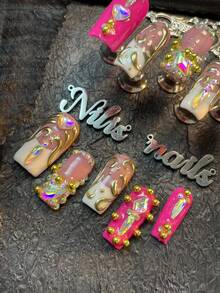 10片方形美甲贴片，粉色和玫瑰红美甲，白色法式风格，3D爱心、钢珠、彩色钻石和美甲宝石配件装饰，手绘金属几何图案，Y2K风格可佩戴美甲套装，适合女性和女孩日常佩戴，也适合派对和情人节佩戴（包含：一块果冻胶和一条摩擦条） - 粉色 - 查看 5