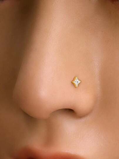 1件S925纯银镀金经典单钻星形鼻钉/耳环。简约设计，低过敏性，纯银饰品，节日礼物，精致小巧的穿刺配饰，男女皆宜，日常佩戴完美之选。