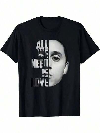Camiseta gráfica para hombres - Diseño de cara dividida "Todo lo que necesitamos es amor", camiseta casual negra de moda urbana, ajuste regular con cuello redondo, lavable a máquina, top de moda hip-hop de verano, ropa de estilo urbano, impresión humorística, impresión digital, tela no transparente, sudadera 100% algodón pesado