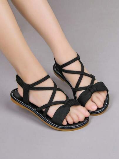 1 par de sandalias planas de cuero de unicolor con diseño de correa cruzada para niños, adecuadas para el verano, de uso casual al aire libre