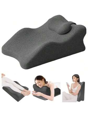 1个放松俯卧枕，面朝下枕，符合人体工学的记忆棉睡眠枕，柔软楔形支撑，适合阅读和使用手机。