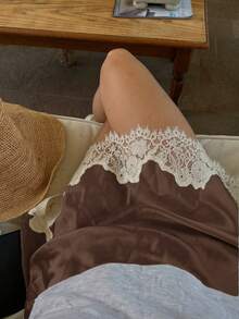 Women Lace Trim Silk Mini Skirt, Y2k Lace Satin Skirt, Elegant Silk Satin A Line Half Silp Short Skirt, Cute High Waist Underskirt, Mini Half Skirt, Underskirts, Shirt Extender, Going Out Clothes, Party Skirt, Casual Streetwear - 棕色 - 查看 4