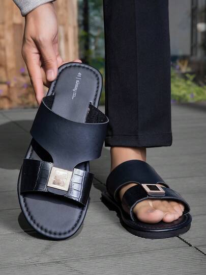 Pantuflas para hombres - Estilo mocasín, con plantilla acolchada y soporte de arco, zapatos de playa casuales para todas las estaciones, adecuados para uso casual (negro/marrón) - Suela duradera de EVA, cómoda y versátil, adecuada para uso en interiores, diseño sencillo con hebilla y punta redonda, transpirable, adecuada para la moda masculina, adecuada para uso diario y casual