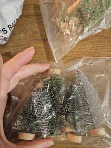 6 sztuk żywicy zimowe ozdoby świąteczne miniaturowe, kreatywne choinki na biurko, DIY sceny świąteczne rzemiosło na akcesoria dekoracyjne na imprezę świąteczną, Boże Narodzenie