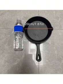 黑色铸铁煎锅、平底锅和炖锅套装。适用于厨房，包含烤盘、托盘、煎锅和烹饪锅。也是汽车配件和露营的理想之选。