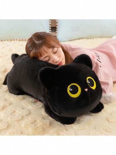 50厘米可爱卧姿黑/灰/白猫毛绒玩具，采用柔软毛绒面料制成，是送给女朋友、情人节、生日、派对的理想礼物。造型俏皮可爱，做工结实，是精美的家居装饰，适合摆放在房间、宿舍、办公室或沙发上。