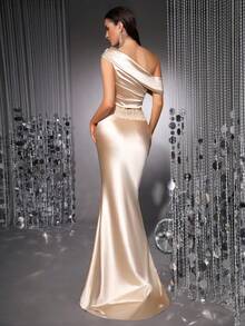 女士无袖不对称肩部褶皱设计上衣，修身蕾丝拼接针织面料上衣和半裙两件套，优雅露背派对/毕业典礼/舞会礼服 - 杏色 - 查看 2